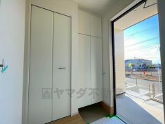 たっぷり収納できるシューズボックスです。家族全員の靴がきれいに整頓できます。