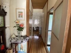 通路。インテリアなどを飾るとオシャレですね。