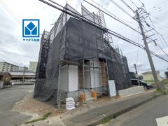 シンプルでいつまでも飽きのこないデザインが周囲の環境に調和し、どんなご家族にもフィットするデザインです。