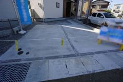 カースペース2台分確保。 ご夫婦で1台ずつ所有出来ます＾＾