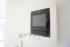 防犯性、セキュリティ対策に安心できるテレビモニター付きインターフォンです。セールスマン対策にもなり安心できます。