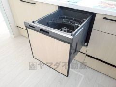 家事の時間が短縮できる食器洗浄乾燥機付。後片付けもラクラクです。