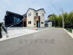 車の通り抜けができないので、小さな子供も安心して遊ばせることができます。