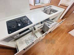 カウンタートップは耐熱性に優れており、日ごろのお掃除もふき取るだけでＯＫ。