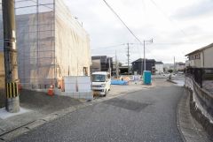 地（2025年10月）撮影。住人以外の車の進入も少なく、小さなお子様を持つご家庭にも安心です。