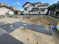駐車スペースはゆとりある2台分を確保。マイカー用に、お客さま用に、余裕を持ってご利用いただけます。