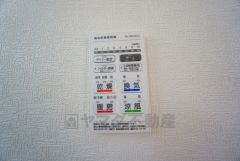 浴室暖房乾燥機には、暖房、乾燥、涼風、換気の4つの機能が付いています。タイマー付きです。