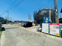 イオン福岡東ショッピングセンターまで車で約9分。（2.6ｋｍ） 前面道路は交通量が少ないためお子様がいるご家庭でも安心です＾＾ 日々のお買い物に便利です＾＾