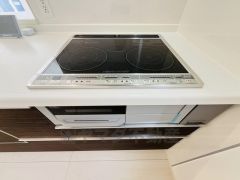 お手入れのしやすいIHクッキングヒーターです。