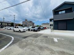 前面道路は6ｍと広く駐車がスムーズにできます＾＾