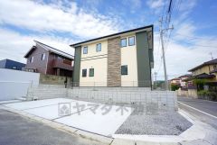 敷地面積約50坪。西鉄バス南山手入口徒歩3分。並列駐車3台＾＾