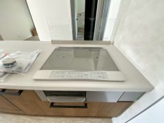 火事の心配が少なくなる、3口ＩＨクッキングヒーター。お掃除も拭き取るだけで楽々です＾＾