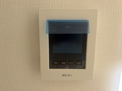 防犯性、セキュリティ対策に安心できるテレビモニター付きインターフォンです。セールスマン対策にもなり安心できます。