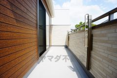 同仕様写真。お天気の良い日はお洗濯物がよく乾きそうな日当たり良好のバルコニー バルコニーから広がる開放的な眺望。視界が抜けており、心地よい景色が楽しめます＾＾