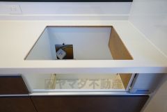 汚れてもサッとふける、お手入れのしやすいIHクッキングヒーター。オール電化なので経済的。