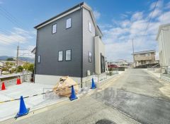 前面道路は交通量が少なく小さなお子様がいるご家庭でも安心です＾＾