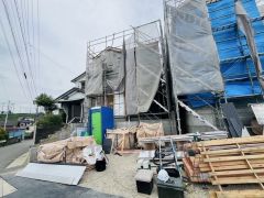 2025年5月撮影写真。 2025年7月完成予定。 同一ハウスメーカー物件内覧可能です。お気軽にお問い合わせください＾＾