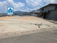 コンビニ徒歩10分＾＾10年間の瑕疵保証が付いた安心の新築戸建。最新の設備で気持ちの良い新生活を送りませんか。