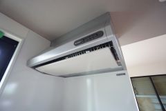 調理により発生する油煙や臭いを吸い込み、屋外へ排気してくれます。
