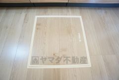 キッチンにある床下収納は居住スペースを減らさずに日用品のストックが収納可能＾＾