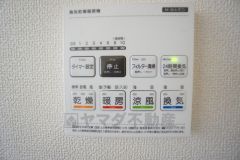 浴室暖房乾燥機には、暖房、乾燥、涼風、換気の4つの機能が付いています。タイマー付きです。 花粉や雨対策で室内干しする際に重宝しますね＾＾