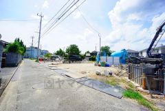 前面道路は北東側4ｍ。交通量が少ないため小さなお子様がいるご家庭も安心です＾＾駐車もスムーズですね＾＾