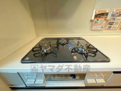 3口コンロなので、効率よく調理ができます。毎日のお料理が楽しくなりますね。