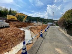 前面道路は交通量が少なく、小さなお子様がいるご家庭も安心です＾＾