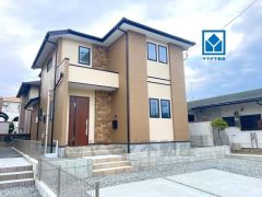 イオン大野城ショッピングセンターまで車で約16分（4.9ｋｍ）ショッピングや映画鑑賞等を楽しめます＾＾スーパー・コンビニまで徒歩15分＾＾