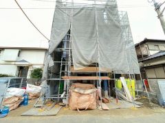 コンビニ徒歩5分。スーパー徒歩5分。ドラッグストア徒歩6分。