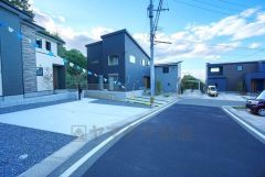 住人以外の車の進入も少なく、小さなお子様を持つご家庭にも安心です。 分譲地内道路も幅があるので分譲地内の窮屈さを感じさせません。