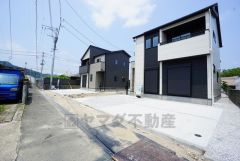 前面道路は南側2.9～4ｍ。 4ｍの道路は、4区画の住民の方以外は利用しないので小さなお子様がいるご家庭でも安心です＾＾