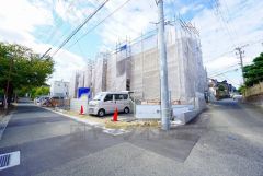 前面道路は、公道南東側約7ｍ。幅広く車の離合もスムーズです＾＾安全性、機能性に優れたオール電化で快適な新生活＾＾