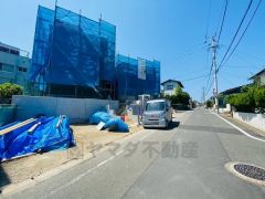 前面道路6ｍ。太宰府ICまで車で約11分。（3.3ｋｍ）遠出のお出かけに便利です。ＪＲ鹿児島本線と西鉄天神大牟田線の2沿線利用可能。通勤通学に便利です＾＾