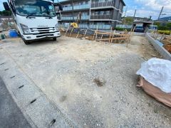 駐車スペースはゆとりある4台分を確保。マイカー用に、お客さま用に、余裕を持ってご利用いただけます^^