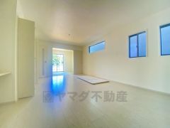 家族団らんのリビング。大きなテーブルやソファーを置いて、家族が集まる居心地の良い空間に＾＾