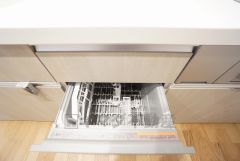 家事の時間が短縮できる食器洗浄乾燥機付。後片付けもラクラクです。 食器を洗う手間が減るので家族とのコミュニケーションの時間や自分の時間が増えますね。