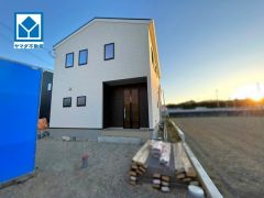 収納豊富な新築戸建＾＾快適でゆとりのある生活空間で新生活を始めましょう。 コンビニ徒歩6分。スーパー徒歩8分。