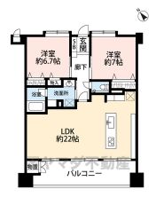 南西向きバルコニーに面した広々22帖のLDKが魅力の2LDK。各居室は6.7帖・7帖とゆとりある広さで、収納も豊富。