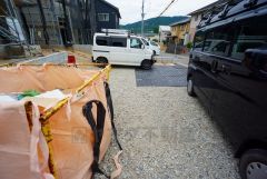 3台まで並列駐車できるので、急な来客時やお子様が成人して車を所有するようになっても安心です。