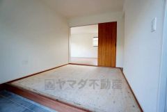 土間とＬＤＫの2方向から出入りできる和室。普段はＬＤＫと繋げて広々とした空間で使用できます＾＾