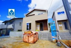 敷地面積広々77坪。西鉄バス「一 番田」停まで徒歩4分。コンビニまで徒歩12分スーパーまで徒歩13分。