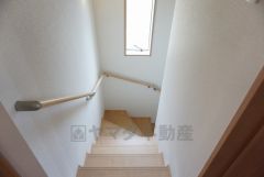 同仕様写真。階段は段数を通常より1段多く段差を低く設定し、 より安全な階段を追求しました。