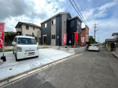 前面道路は交通量が少なく小さなお子様がいるご家庭も安心です＾＾