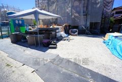 カースペースは並列4台＾＾ ご夫婦で1台ずつとご友人や急な来客があっても安心です。スーパー・コンビニまで徒歩15分圏内＾＾