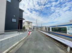 コンビニ、スーパーまで徒歩7分。ドラッグストア徒歩6分。