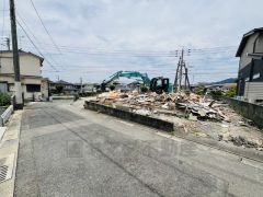 前面道路は交通量が少なく小さなお子様がいるご家庭でも安心です＾＾