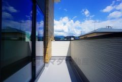 陽当たりの良いバルコニー。お洗濯物も気持ちよく干せそうです。