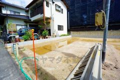 前面道路は南西側約4ｍ。交通量が少ないため小さなお子様がいるご家庭でも安心です＾＾