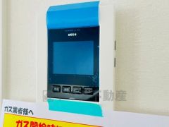 防犯性もばっちり、TVモニター付きインターフォン完備。大きなモニターで玄関先を確認できます。録画機能が付いているので不在時の訪問者も確認できて安心です^^